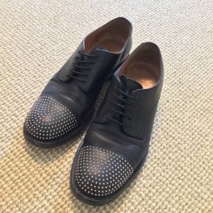GUCCI studded cap toe black lace ups (size 37)